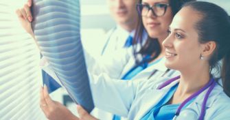 Neue Therapiemethode bei Gelenkerkrankungen: Die Radiosynoviorthese | apomio Gesundheitsblog