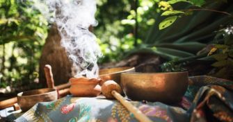 Ayahuasca ein Pflanzensud der Schamanen - Droge oder Heilmittel? | apomio Gesundheitsblog