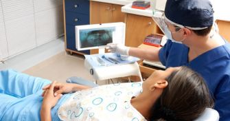 Wenn schlechte Zähne Ihrem Körper schaden - Welche Beschwerden und Krankheiten entstehen | apomio Gesundheitsblog