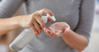 Seit 9. April: Apotheken dürfen weitere Händedesinfektionsmittel herstellen | apomio Gesundheitsblog