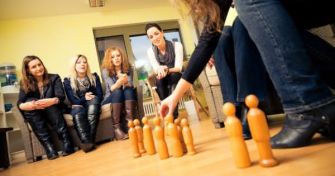 Familienaufstellung - Was steckt dahinter? | apomio Gesundheitsblog