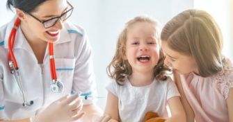 Möglicherweise lebensrettend: Vorsorgeuntersuchungen und Impfungen für Kinder und Jugendliche | apomio Gesundheitsblog