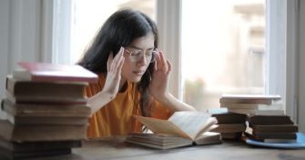 Wenn es drückt und zieht - Kopfschmerzen | apomio Gesundheitsblog