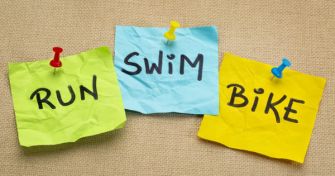 Zwischen Triathlon und Couchpotatoe: Wieviel Sport ist gesund? | apomio Gesundheitsblog