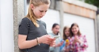 Cybermobbing unter Kindern und Jugendlichen - Schattenseite der virtuellen Welt | apomio Gesundheitsblog