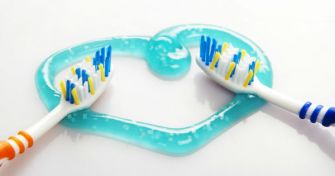 Schöne Zähne: Fluorid in Zahnpasta | apomio Gesundheitsblog