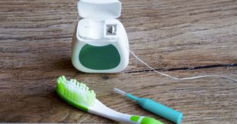 Karies erkennen und richtig behandeln | apomio Gesundheitsblog