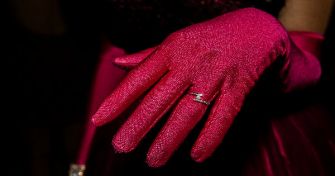 Nickelallergie: Schmuck, Brille und Gürtel sind Auslöser | apomio Gesundheitsblog