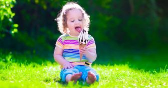 Süßigkeiten-Erziehung: Wieviel sollen Kinder bekommen? | apomio Gesundheitsblog