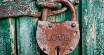 Torschlusspanik – Die Angst davor, allein zu bleiben | apomio Gesundheitsblog