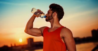 Mythen und Fakten über das optimale Trinkverhalten | apomio Gesundheitsblog